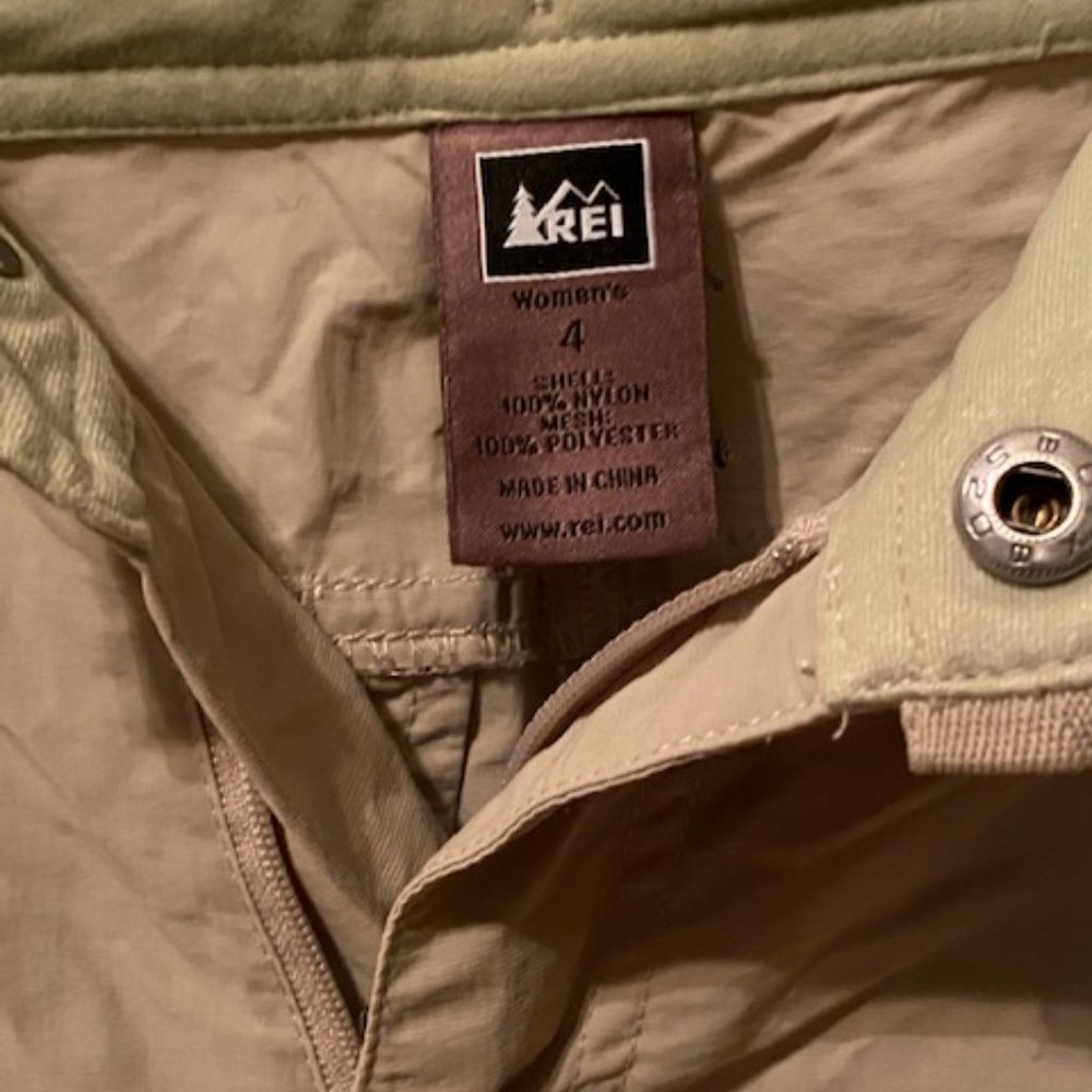 Rei women nylon hiking shorts size 4 khaki cargo outdoor 9 inseam